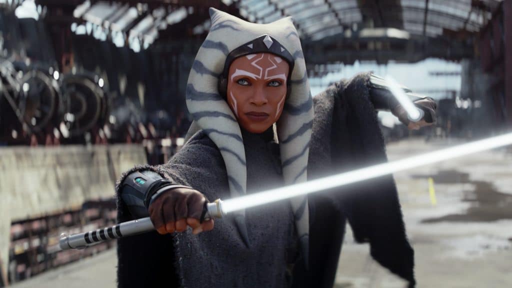 Ahsoka : Rosario Dawson avec des sabres lasers
