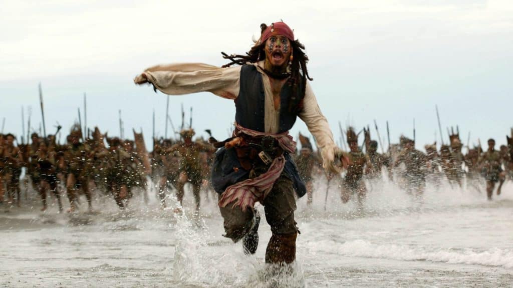 Johnny Depp qui court dans Pirates de Caraibes
